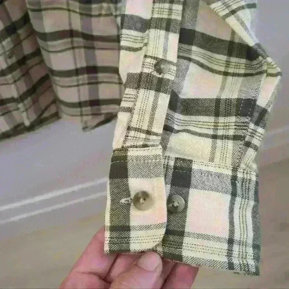 GOODTHREADS | Men's  Olive Green/Cream/Yellow Standard Plaid Oxford Shirt - Picture 3 of 4